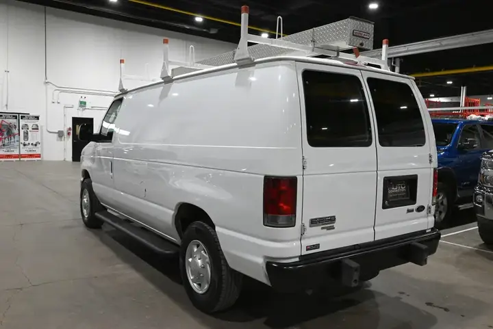 Ford E-Series 2013 photo 3