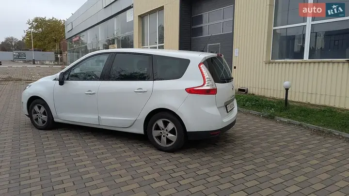 Renault Scenic 2010 photo 5