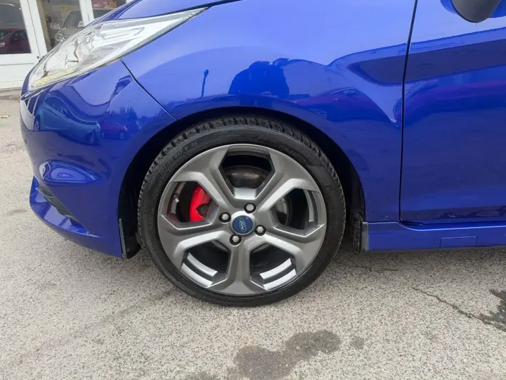 Ford Fiesta 2015 photo 2