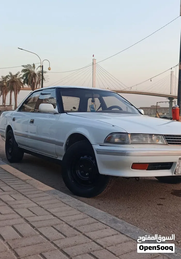 Toyota Crown 1991 photo 2