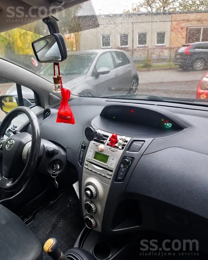 Toyota Yaris 2007 photo 2