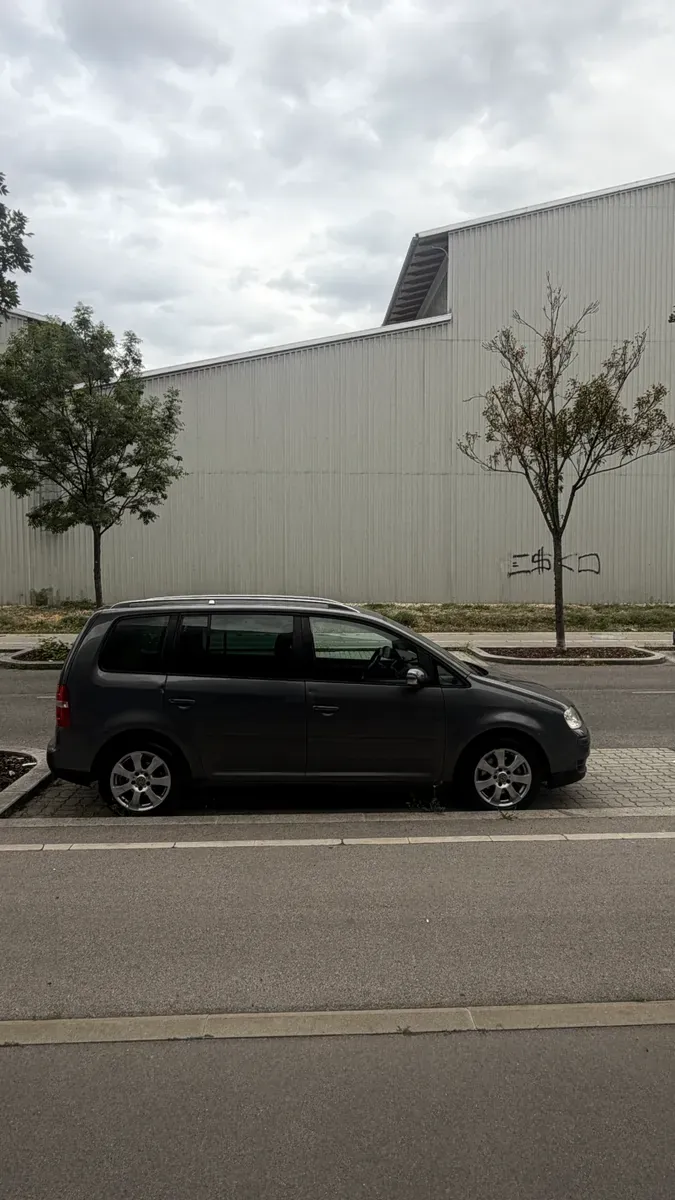 Volkswagen Touran 2005 photo 3