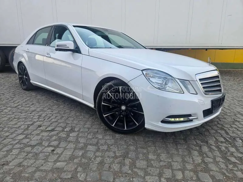 Mercedes-Benz E 200 2012 photo 2