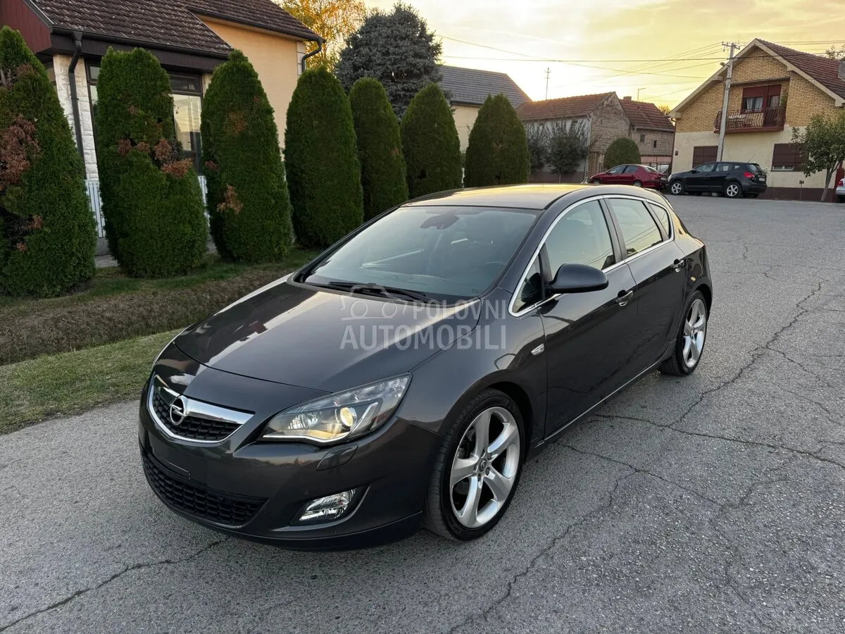 Opel Astra J 2010 photo 2