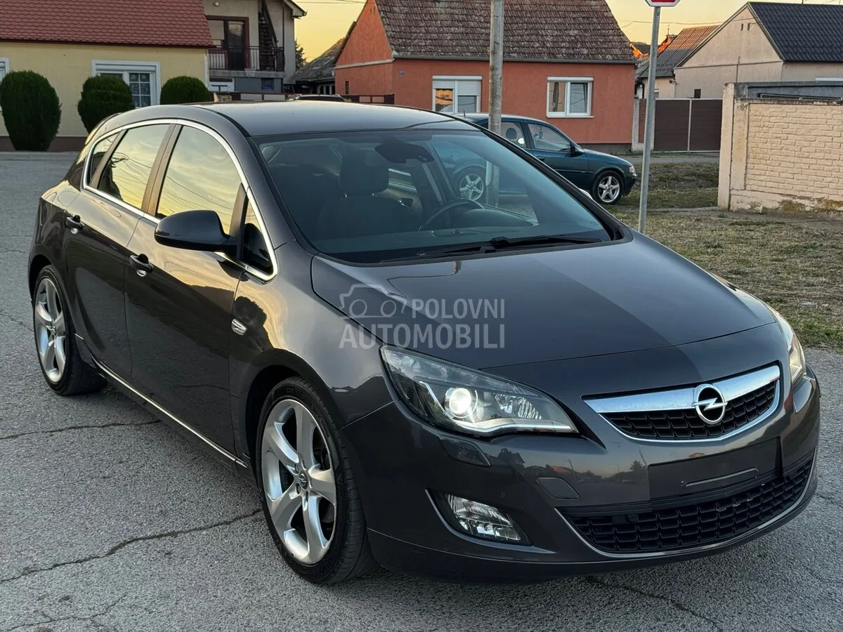 Opel Astra J 2010 photo 5