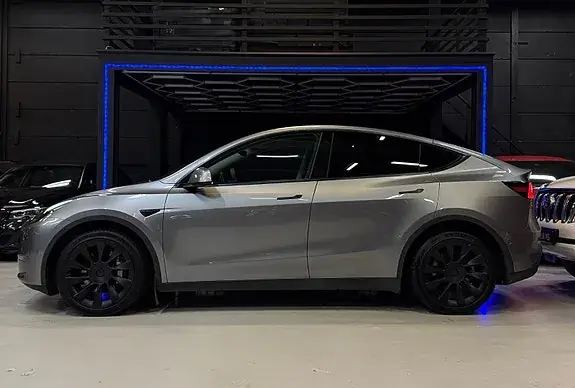 Tesla Model Y 2023 photo 4