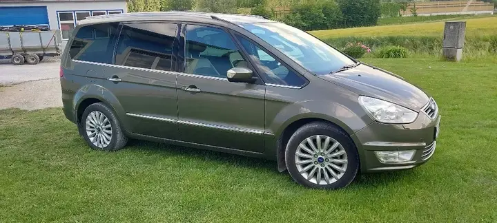 Ford Galaxy 2012 photo 3