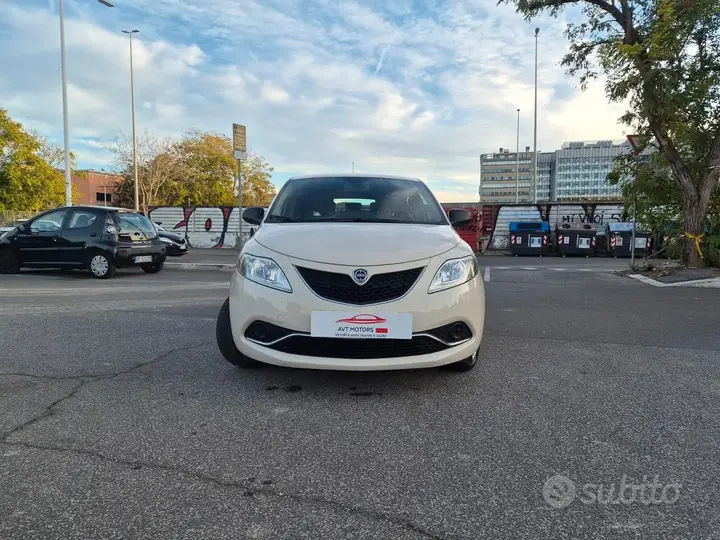 Lancia Ypsilon 2018 photo 2