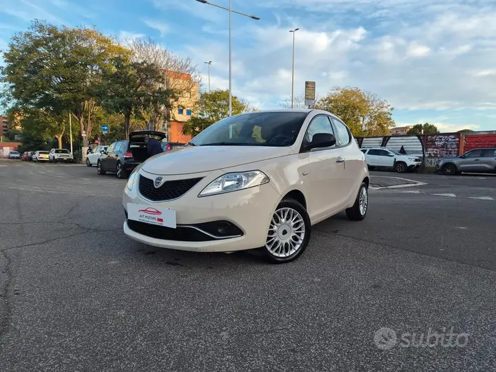 Lancia Ypsilon