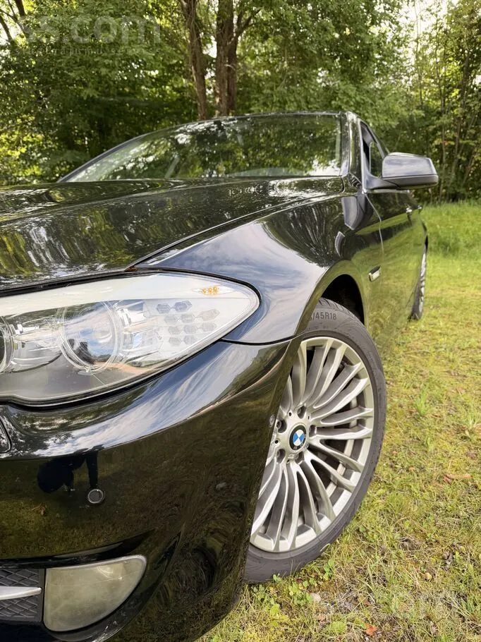 BMW 530 2010 photo 2