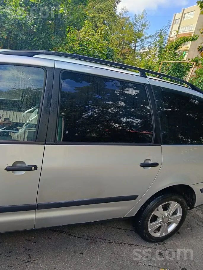 Volkswagen Sharan 2004 photo 2