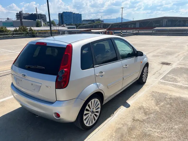 Ford Fiesta 2007 photo 2