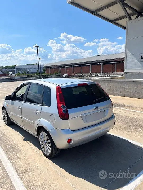 Ford Fiesta 2007 photo 3