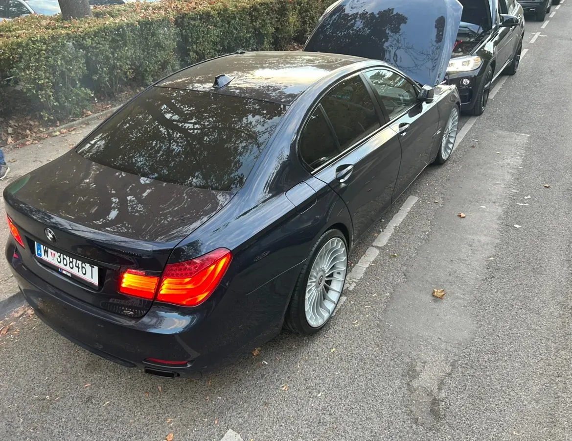 BMW 7 Series 2009 photo 3