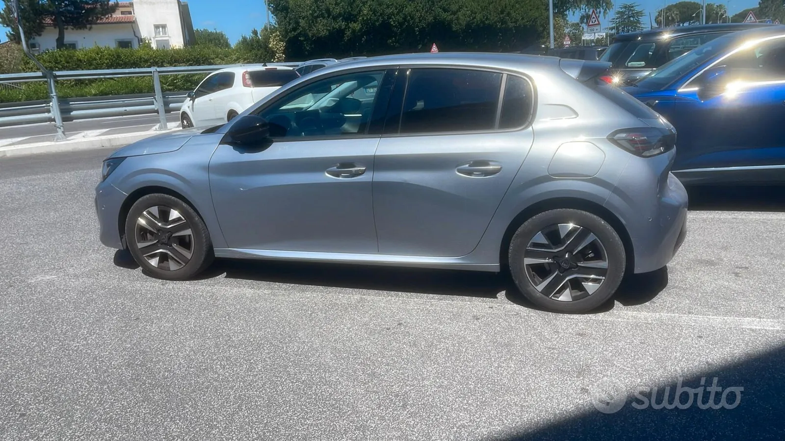 Peugeot 208 2024 photo 3