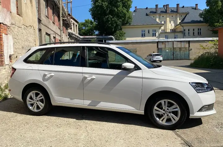 Skoda Fabia 2021 photo 2
