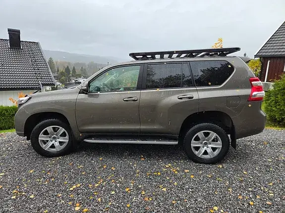 Toyota Land Cruiser 2016 photo 2