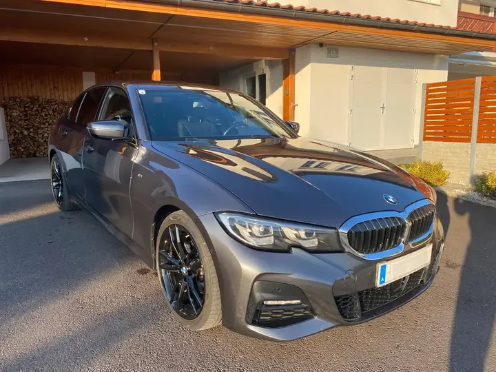 BMW 3 Series 2019 photo 2