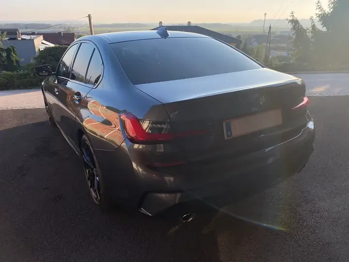 BMW 3 Series 2019 photo 3