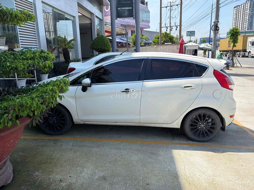 Ford Fiesta 2017 photo 2
