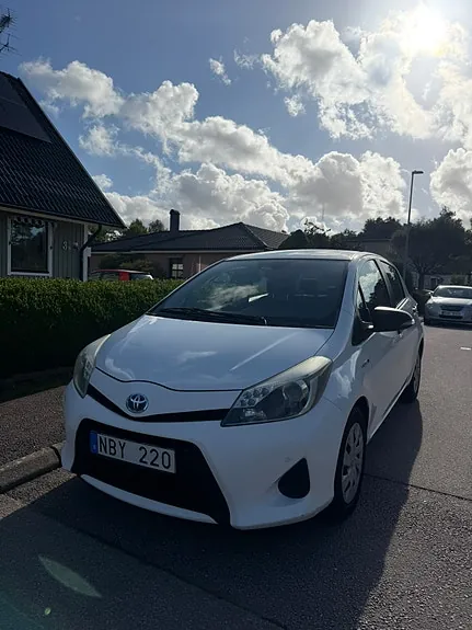 Toyota Yaris 2012 photo 2