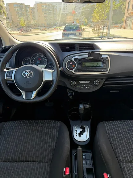 Toyota Yaris 2012 photo 5
