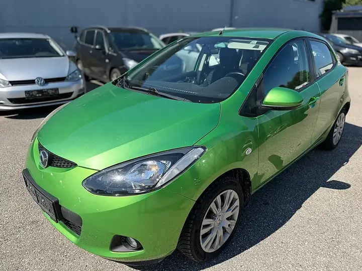 Mazda Mazda2 2010 photo 2