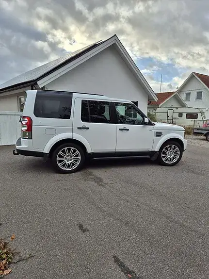 Land Rover Discovery 4 2011 photo 3