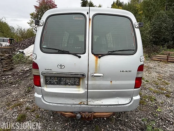 Toyota Hiace 2011 photo 4