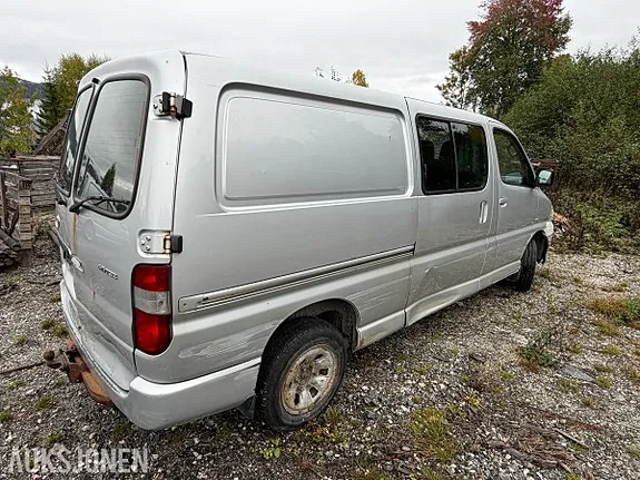 Toyota Hiace 2011 photo 5