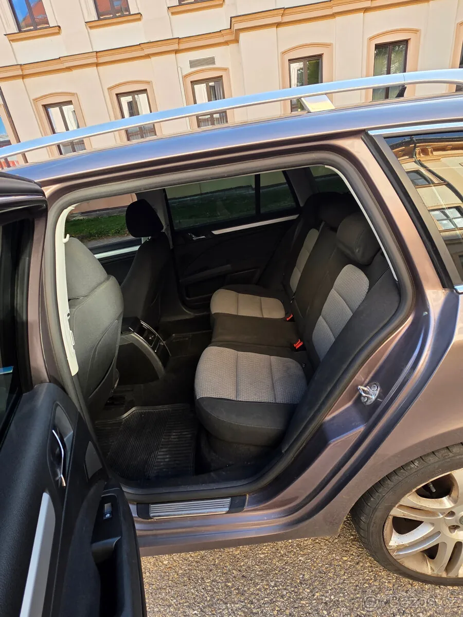 Skoda Superb 2010 photo 5