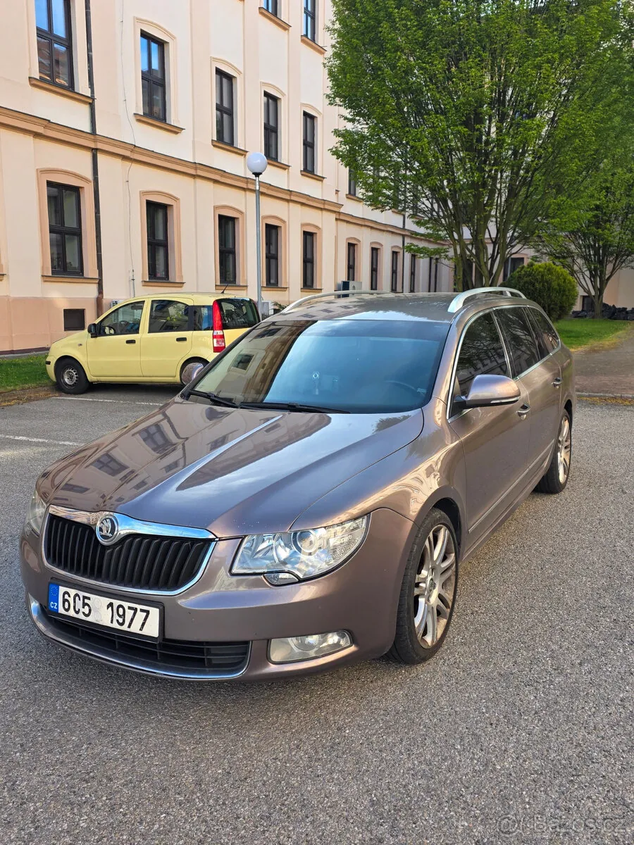 Skoda Superb 2010 photo 4
