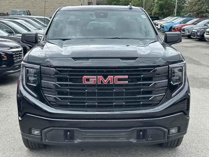 GMC Sierra 1500 2026 photo 2