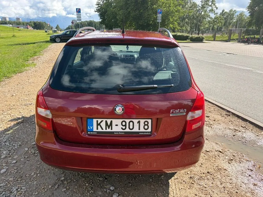 Skoda Fabia Combi 2008 photo 3