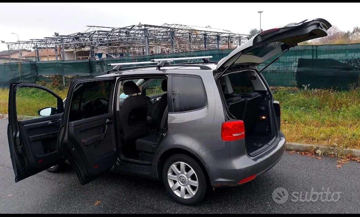 Volkswagen Touran 2011 photo 4