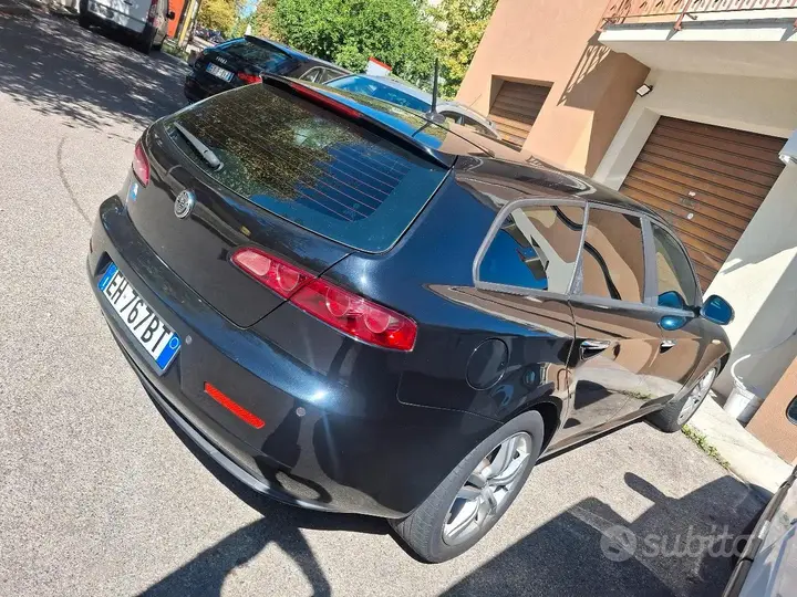Alfa Romeo 159 2011 photo 2