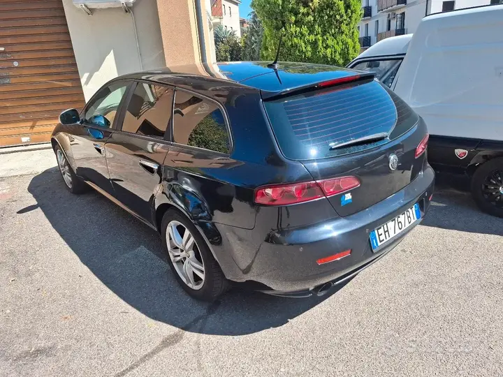 Alfa Romeo 159 2011 photo 3
