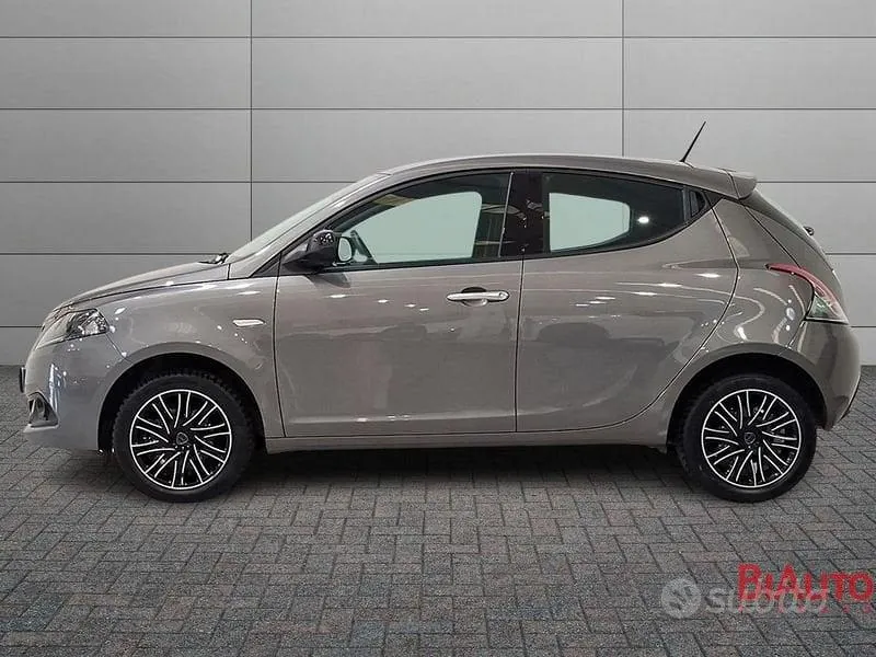 Lancia Ypsilon 2022 photo 2