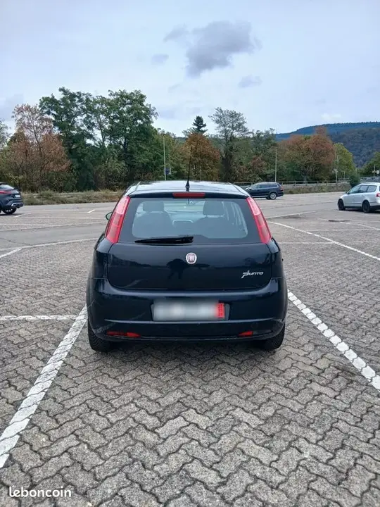 Fiat Grande Punto 2009 photo 2