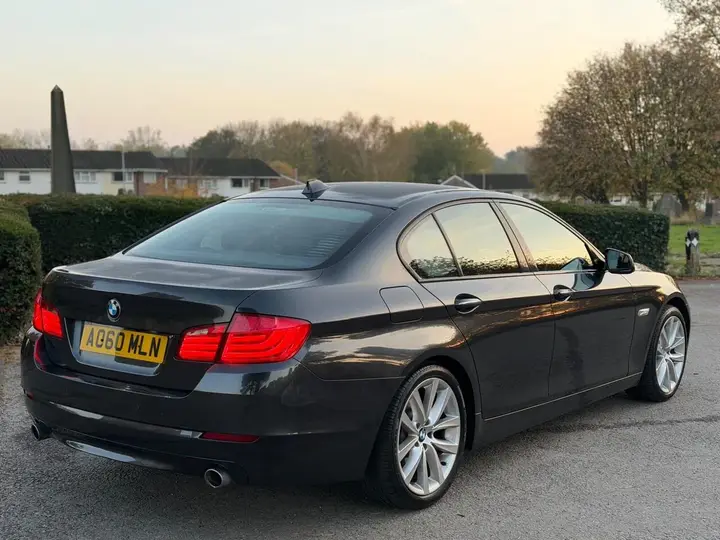 BMW 5 Series 2010 photo 3