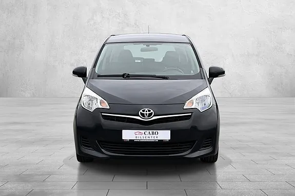 Toyota Verso-S 2012 photo 2