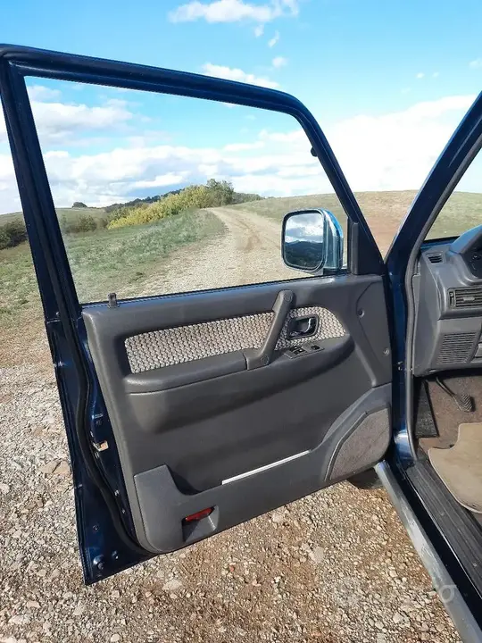 Mitsubishi Pajero 1996 photo 3