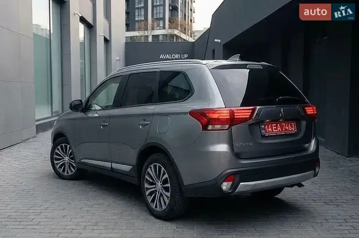 Mitsubishi Outlander 2019 photo 4