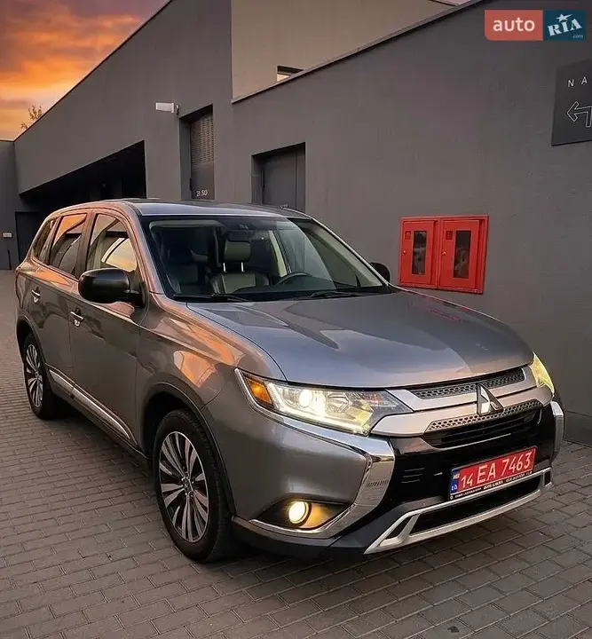Mitsubishi Outlander 2019 photo 3