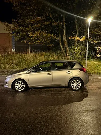Toyota Auris 2013 photo 2
