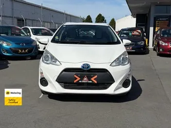 Toyota Aqua 2015 photo 3