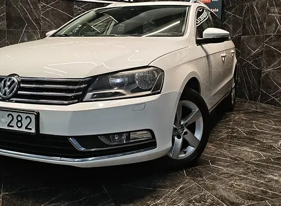 Volkswagen Passat 2014 photo 2