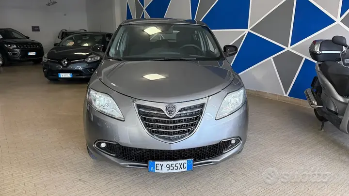 Lancia Ypsilon 2015 photo 2