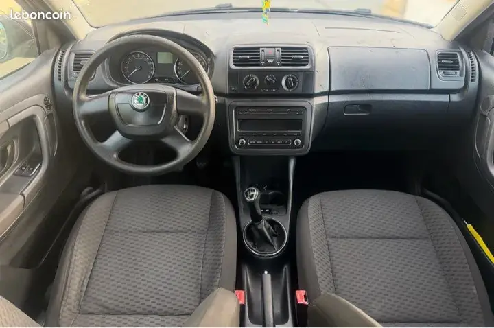 Skoda Fabia 2011 photo 3