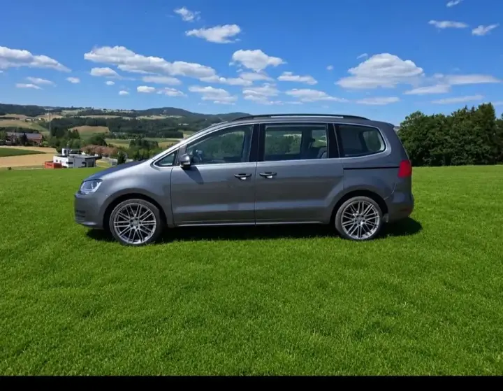 Volkswagen Sharan 2011 photo 2